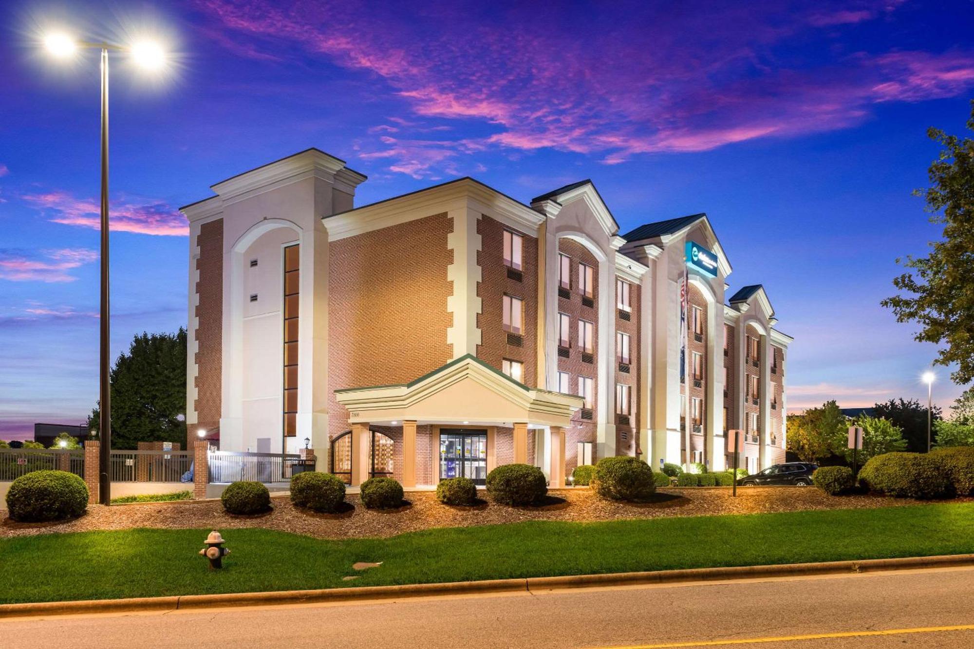 Clarion Pointe Greensboro Airport Hotel Exterior photo