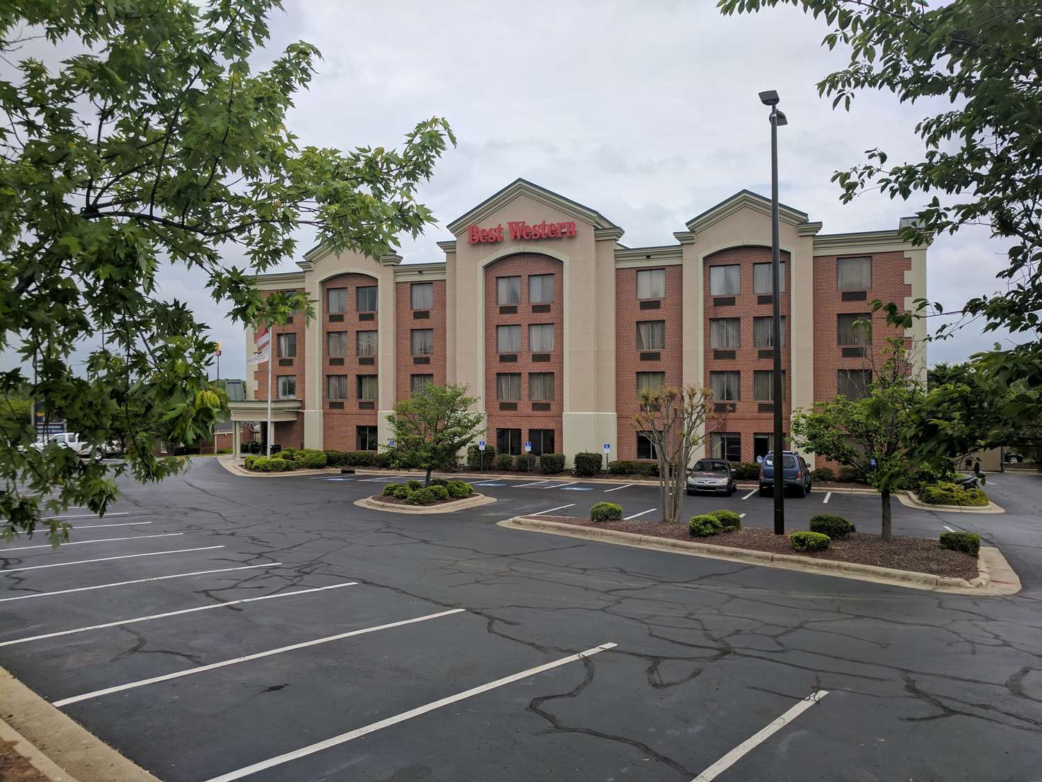 Clarion Pointe Greensboro Airport Hotel Exterior photo